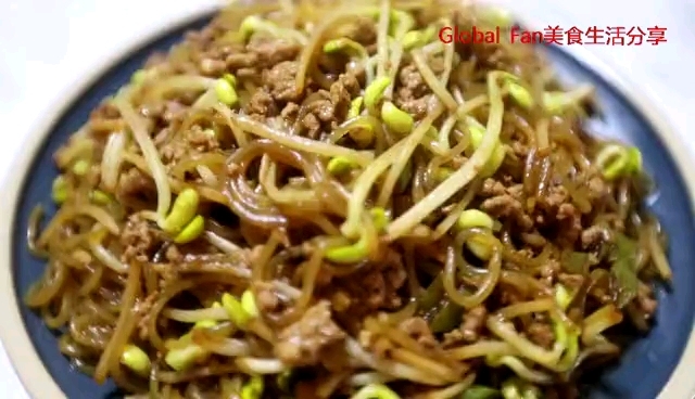 Soy Bean Sprouts Fried Noodles recipe