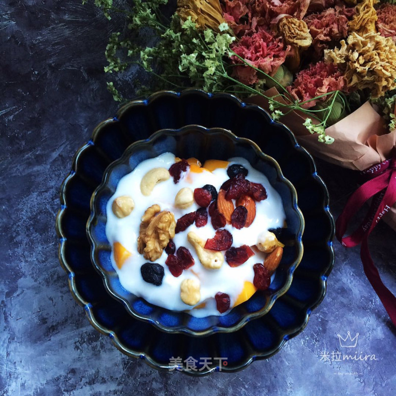 Dried Fruit Yogurt Mango Bowl recipe