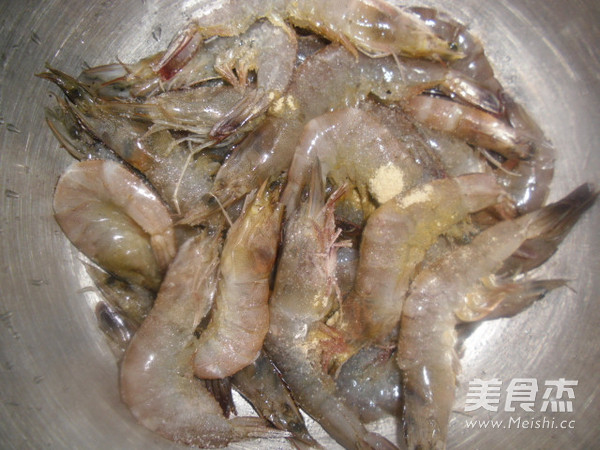 Fried Prawns with Sesame Leaves recipe