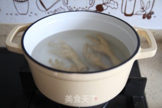 Stewed Chicken Feet with Red Dates recipe