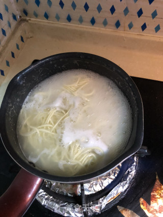 Fried Noodles with Tomato and Egg recipe