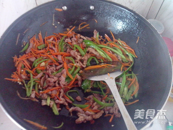 Shredded Pork with Green Pepper and Carrot recipe