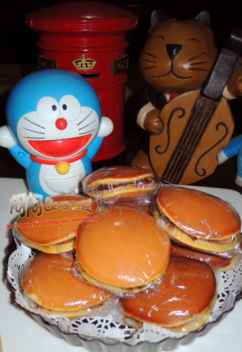 Doraemon and Doraemon’s Favorite ---- Dorayaki (red Bean Paste)