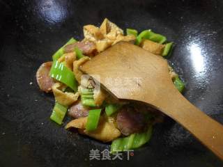 Stir-fried Tofu with Hot Pepper and Spicy Sausage recipe