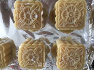 Cantonese-style Moon Cake 63g recipe