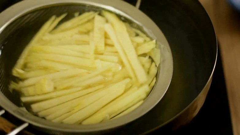 Stir-fried Shredded Pork with Winter Bamboo Shoots and Pickled Vegetables recipe