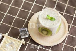 Kiwi Blueberry Milkshake recipe