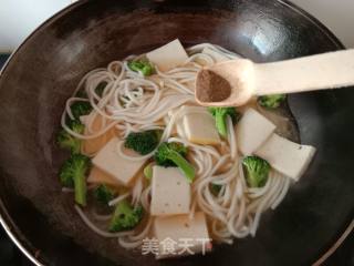 Broccoli Fish Cake Boiled Rice Noodles recipe