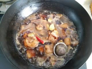 Stewed Radish with Pig Tail recipe