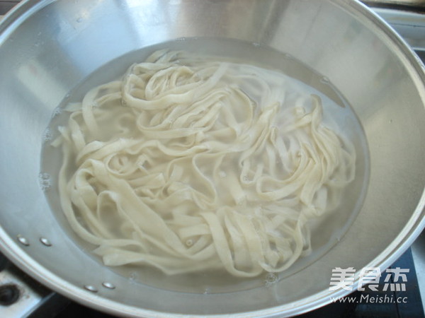 Stir-fried Pork Noodles with Green Pepper recipe