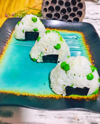 Seaweed Triangle Rice Ball recipe