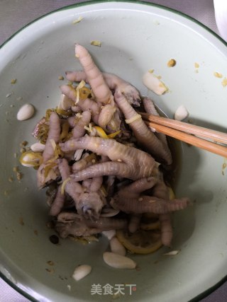 Chicken Feet with Lemon Wild Pepper recipe