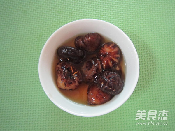 Steamed Chicken with Red Dates and Beiqi recipe