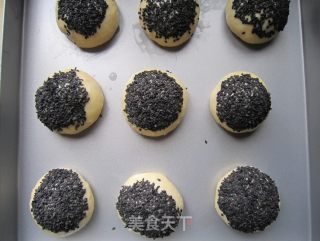 Black Sesame Meal Buns recipe