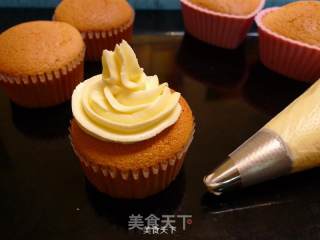 Sponge Cup Decoration Cake recipe