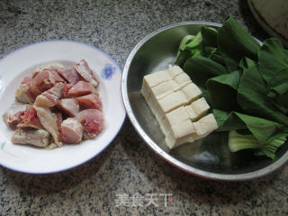 Boiled Frozen Tofu with Chicken Drumsticks in Green Vegetables recipe