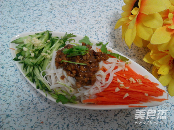 Noodles with Mushroom Meat Sauce recipe