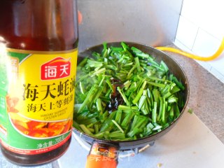 Stir-fried Leek with Cuttlefish Flower recipe