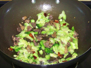 Stir-fried Chicken Mixed with Broccoli Stalks recipe