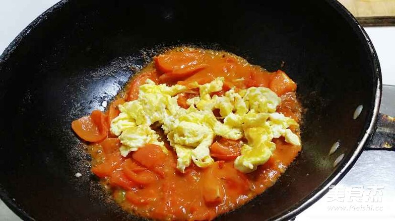 Tomato Scrambled Eggs recipe