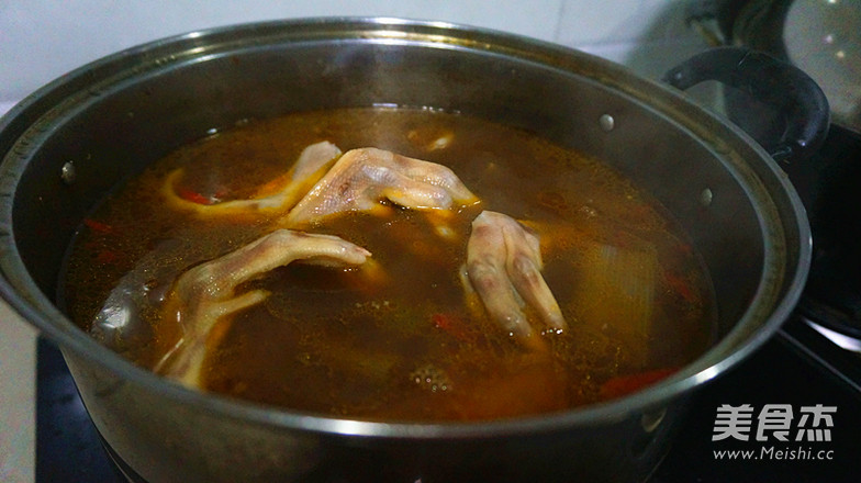 Spicy Braised Pig's Trotters in Brine Production recipe
