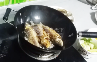 Famous Food in Beijing and Tianjin, Memories of Hometown--red Braised Crucian Carp recipe