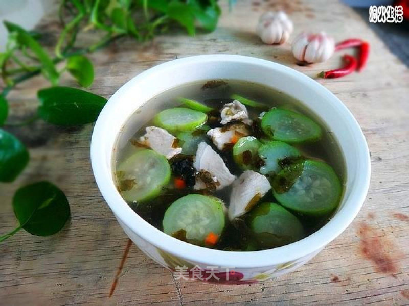 Seaweed and Loofah Lean Pork Soup recipe