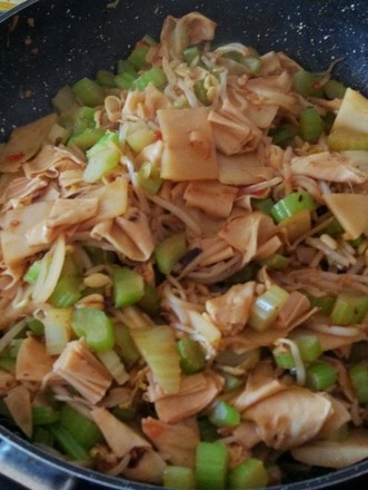 Sauce-flavored Three Fresh (celery Bean Sprouts and Yuba)