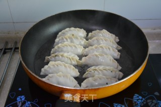 Fried Dumplings Stuffed with Dandelion recipe