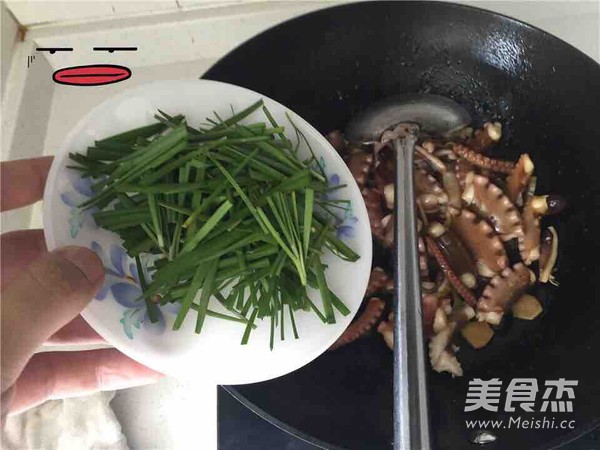 Stir-fried Chives with Octopus recipe