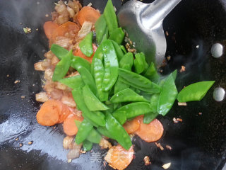 Stir-fried Pork Belly with Snow Peas and Carrots recipe