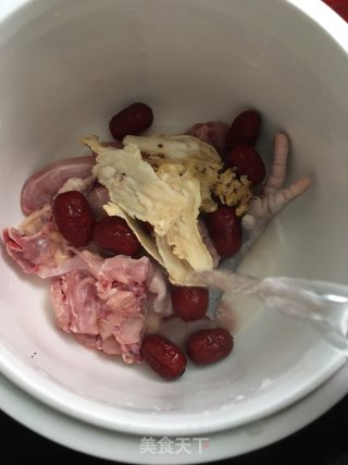 Stewed Chicken Soup with Angelica, Red Dates and Wolfberry recipe