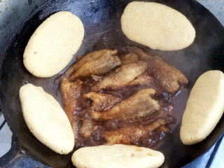 Stewed Small Yellow Croaker with Pancakes recipe