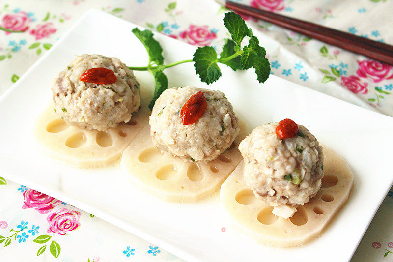 Steamed Meatballs with Lotus Root recipe