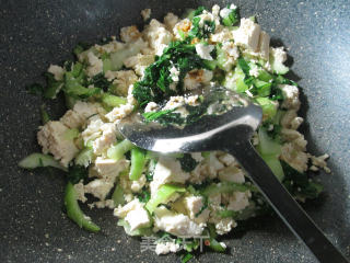 Stir-fried Old Tofu with Salted Duck and Green Vegetables recipe