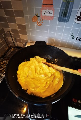 Scrambled Eggs with Spiny Sprouts recipe