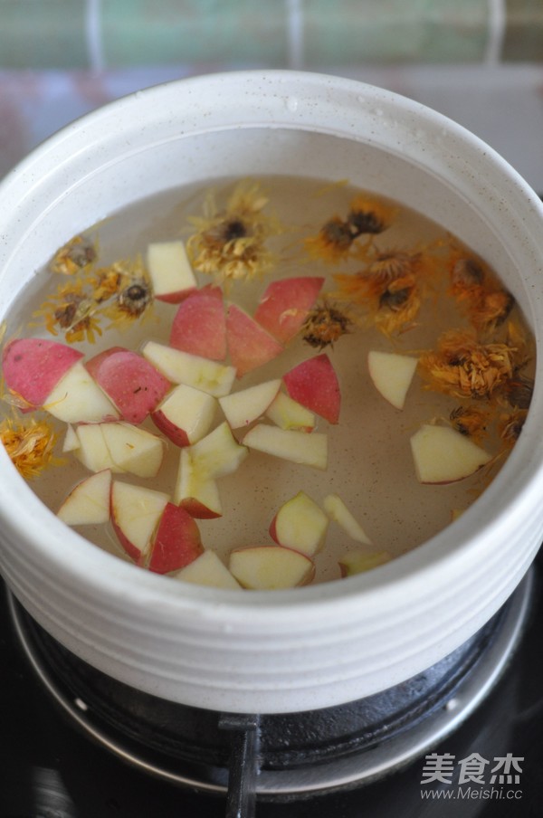 Chrysanthemum Apple Soup recipe