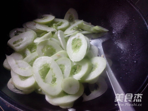 Spicy Stir-fried White Cucumber recipe