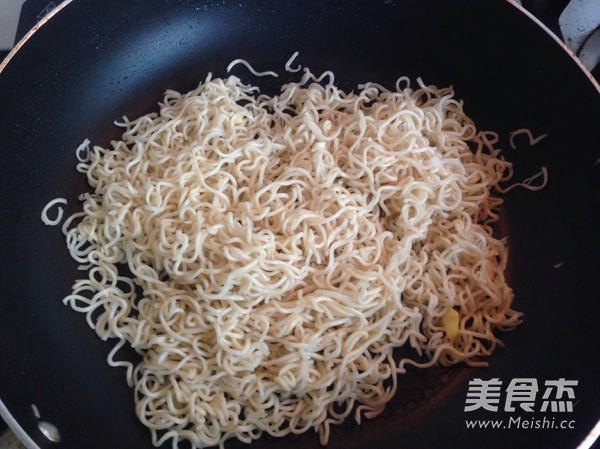 Cantonese Egg Fried Noodles recipe