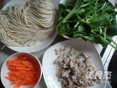 Fried Noodles with Shredded Pork and Carrots recipe