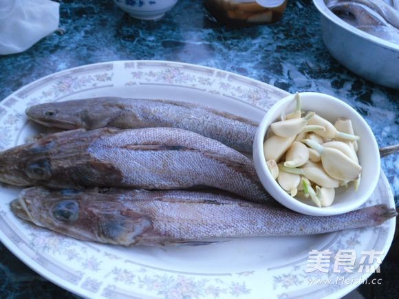 Braised Fish with Garlic recipe