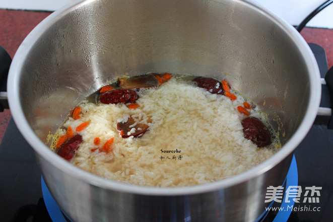 Red Dates and Wolfberry Boiled Sweet Rice Wine recipe