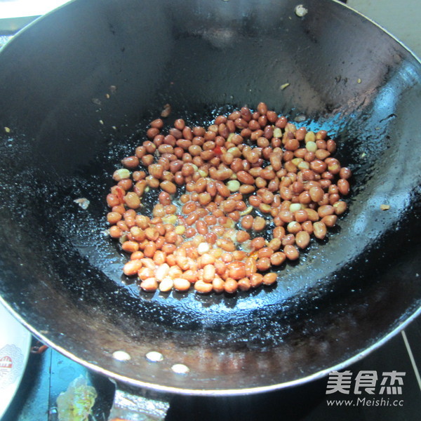 Spicy Fried Peanuts recipe