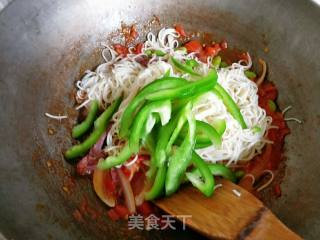 Scrambled Egg Noodles with Beef and Tomato Sauce recipe