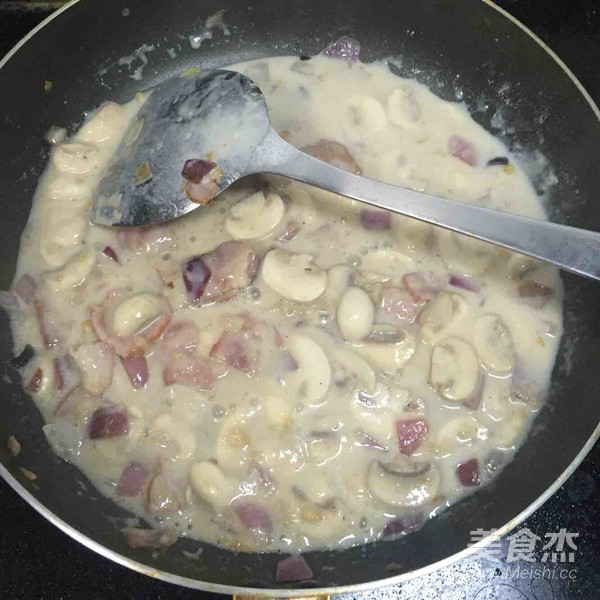 Pasta with Mushrooms and Bacon recipe