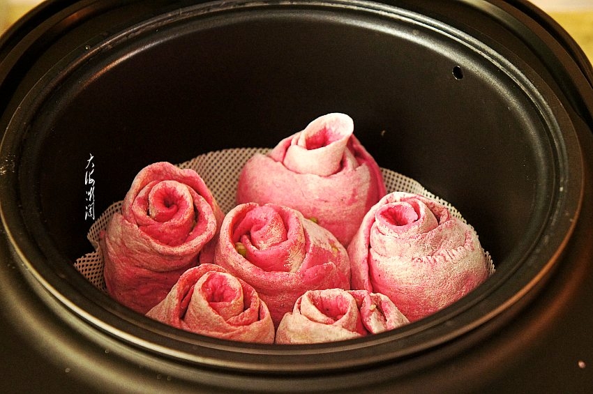 Dragon Fruit Flower Roll recipe