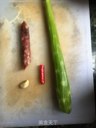 Stir-fried Sausage with Lettuce recipe