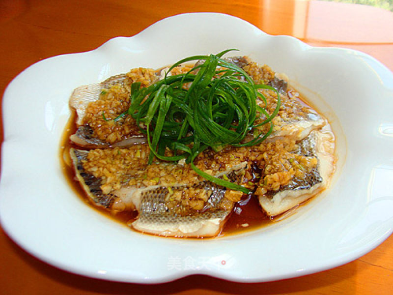 Steamed Sea Bass Fillet with Garlic recipe