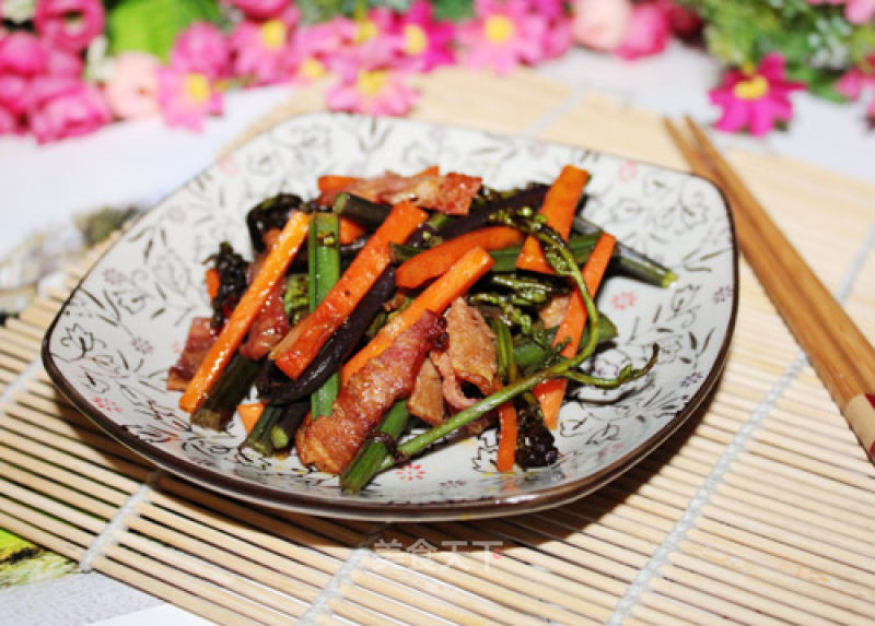 Stir-fried Bracken with Bacon recipe