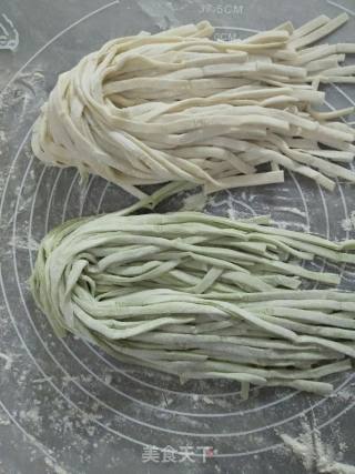 Hand-rolled Noodles with Spinach Sauce recipe